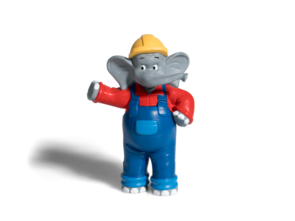 Hoerfigur Benjamin Blümchen grauer Elefant mit gelbem Helm, roter Jacke und blauer Latzhose