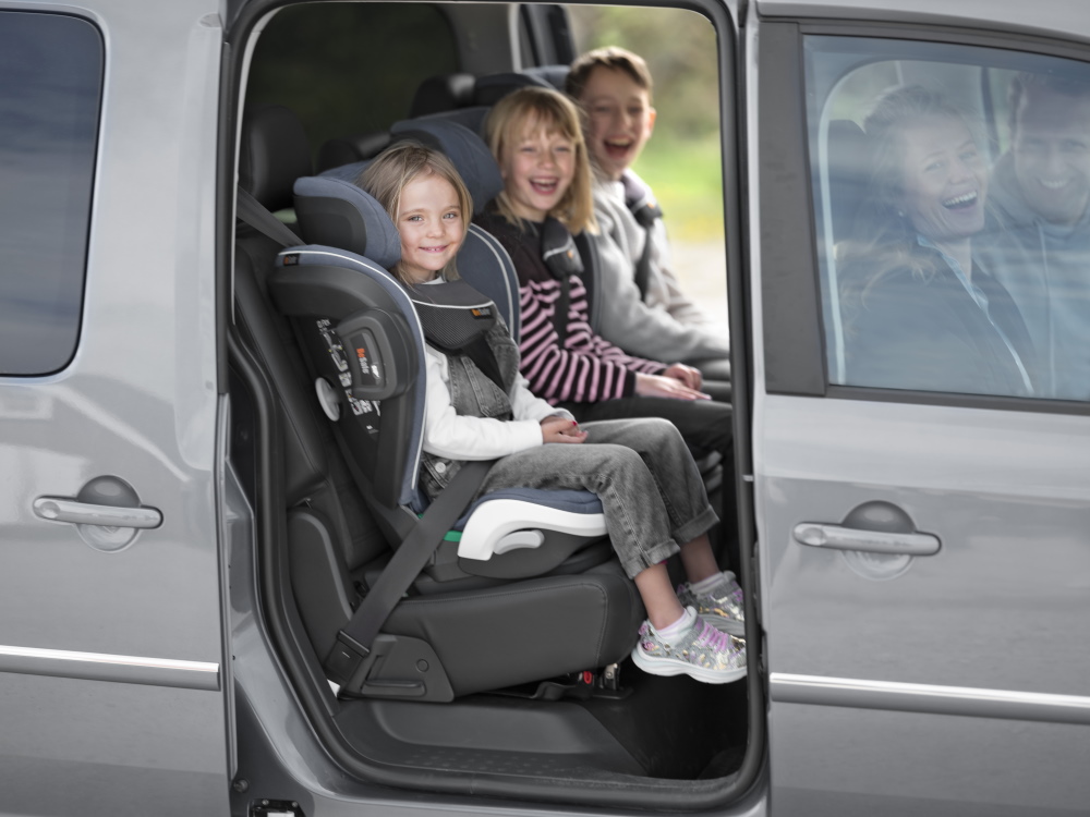 Dreimal-Flex-Fix-im-Auto-mit-Kindern