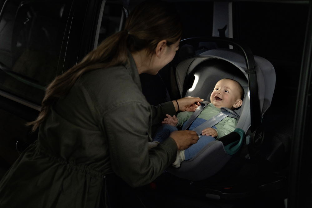 Die Innenbeleuchtung am BABY-SAFE iSENSE sorgt für bessere Sicht auf Ihr Baby