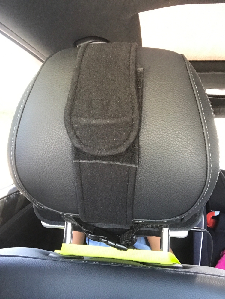 Tablet-Halterung: So unterhältst du nicht nur die Kids im Auto