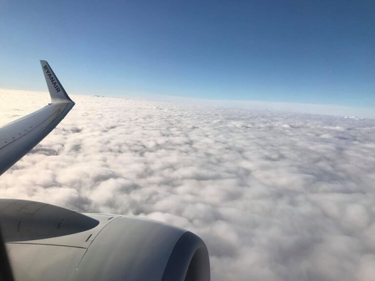Flugzeug Aussicht über den Wolken