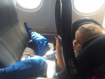 Kleine Passagiere: Welche Kindersitze sind im Flugzeug erlaubt